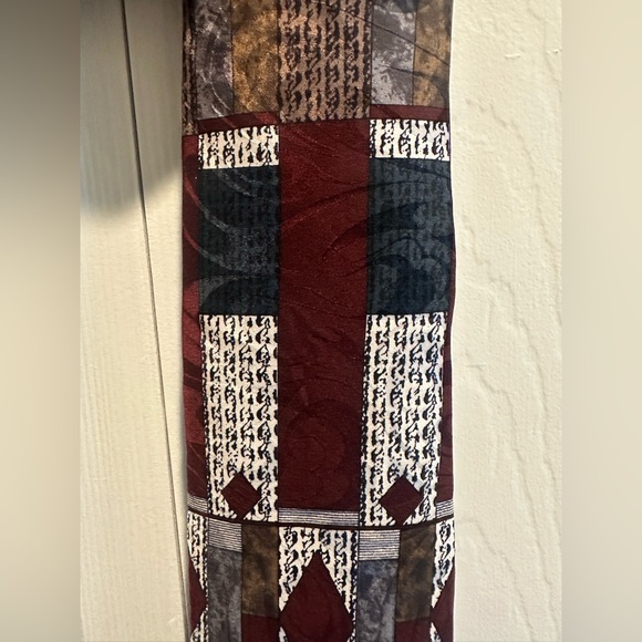 Chez Roffe Maroon Geometric Patterned Tie - Picture 2 of 2